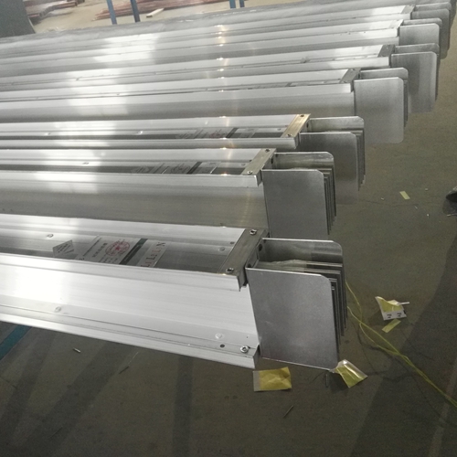 CWF密集型母線槽